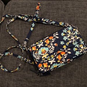💋NWT!💋 VERA Bradley All-in-One Cross Body in Chandelier Floral ❤️